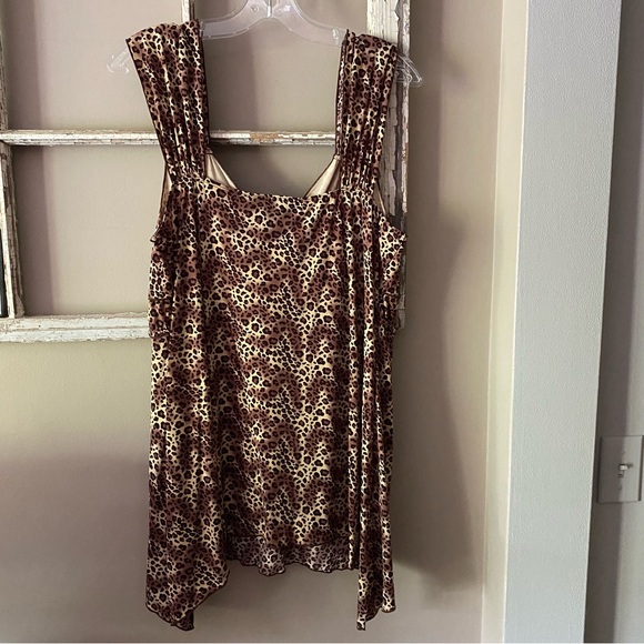 Venezia animal print plus size sleeveless tunic top. - Picture 4 of 7